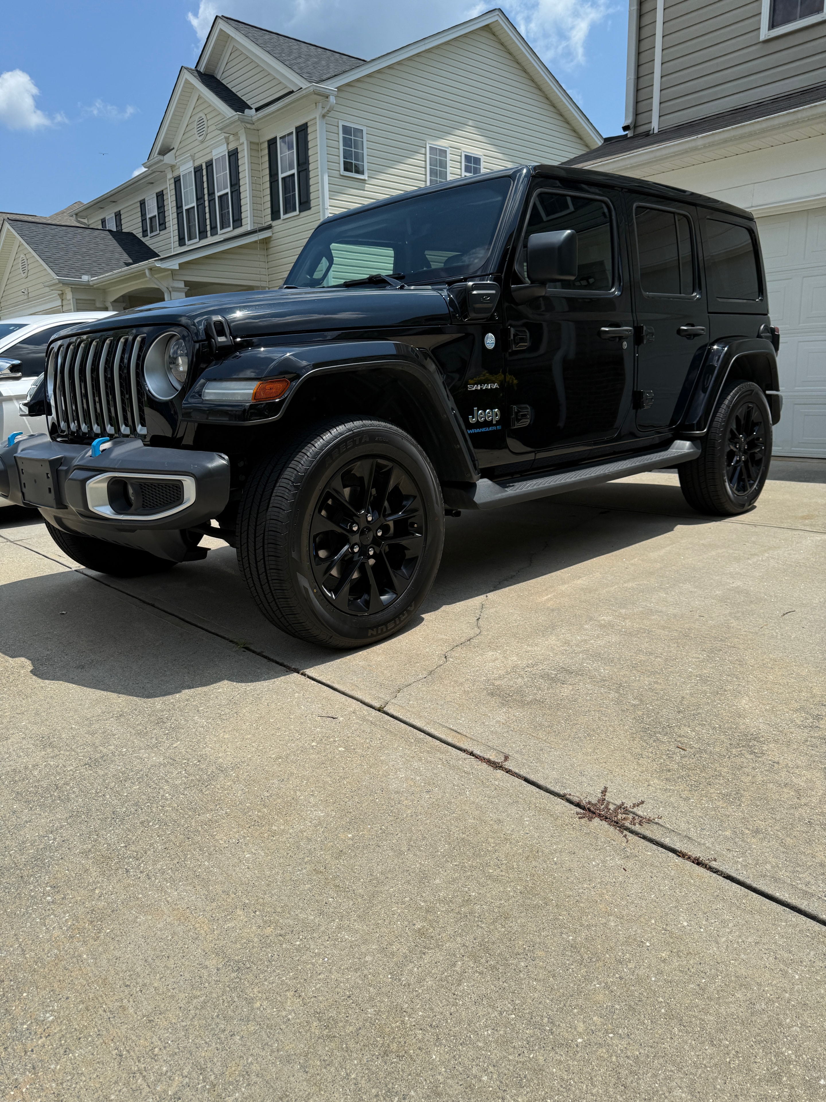 Black Jeep Wrangler Sahara rental detail